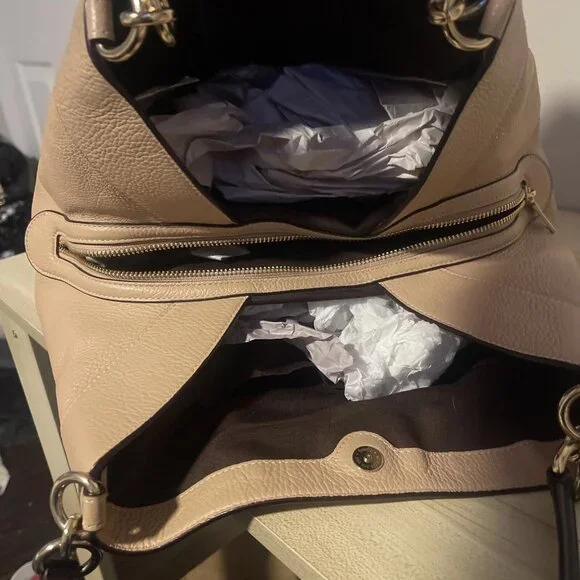 COACH LEXY LEATHER SHOULDER Bag Color Beechwood /black/light - Picture 5 of 8